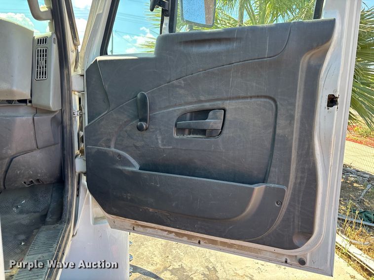 image for item ER7528 2014 International MA025 truck cab and chassis