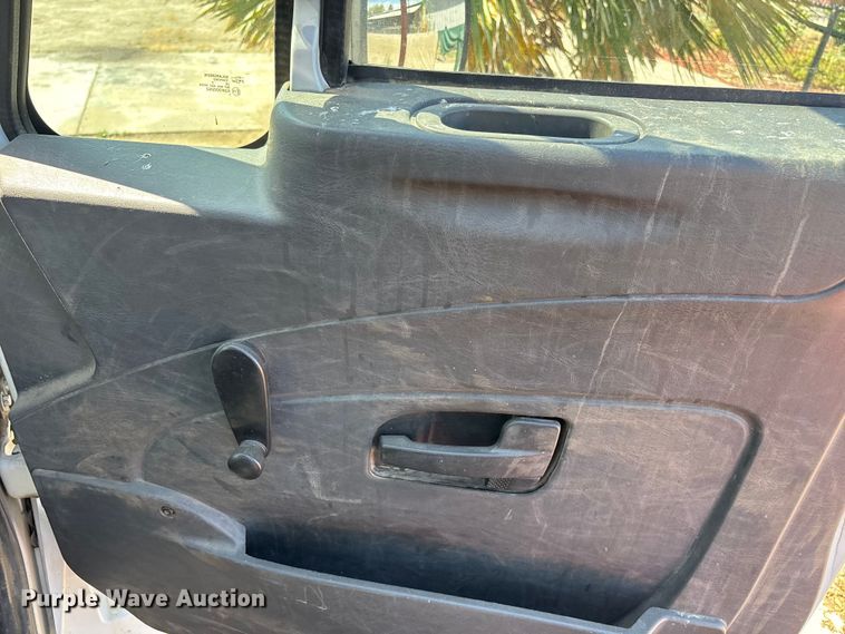 image for item ER7528 2014 International MA025 truck cab and chassis