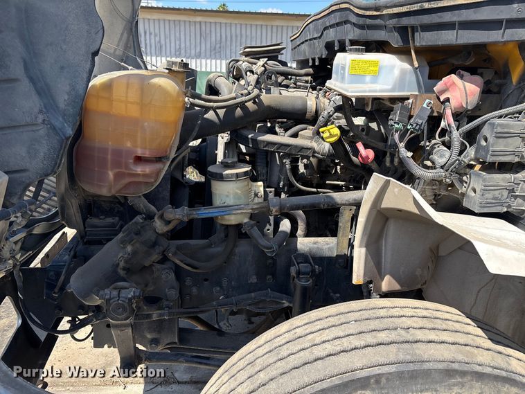 image for item ER7528 2014 International MA025 truck cab and chassis