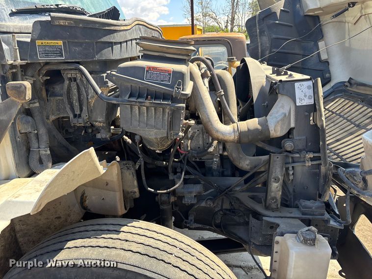 image for item ER7528 2014 International MA025 truck cab and chassis