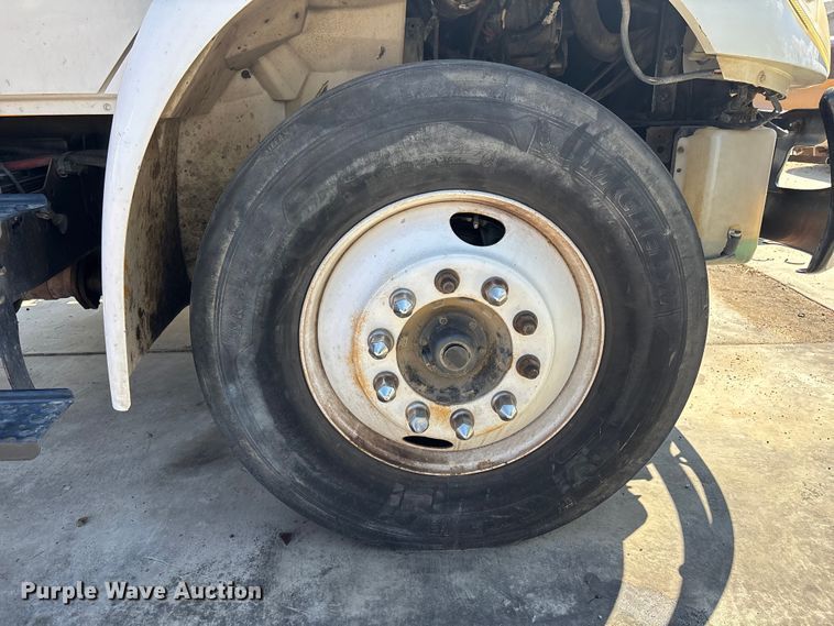 image for item ER7528 2014 International MA025 truck cab and chassis