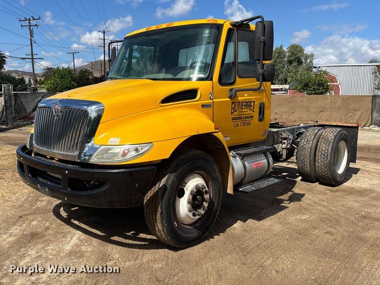 image for item ER7529 2013 International DuraStar 4300 truck cab and chassis