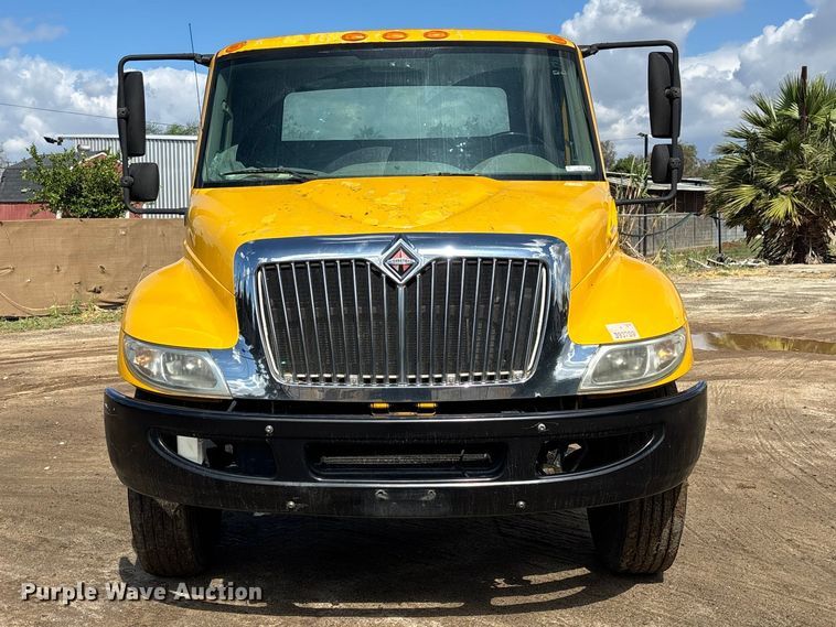 image for item ER7529 2013 International DuraStar 4300 truck cab and chassis