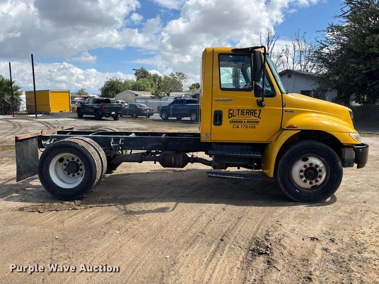 image for item ER7529 2013 International DuraStar 4300 truck cab and chassis