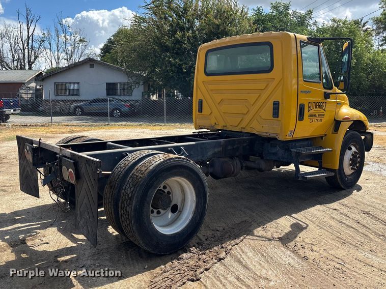 image for item ER7529 2013 International DuraStar 4300 truck cab and chassis