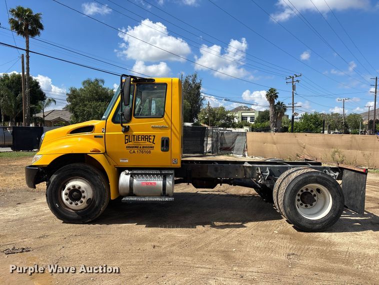 image for item ER7529 2013 International DuraStar 4300 truck cab and chassis