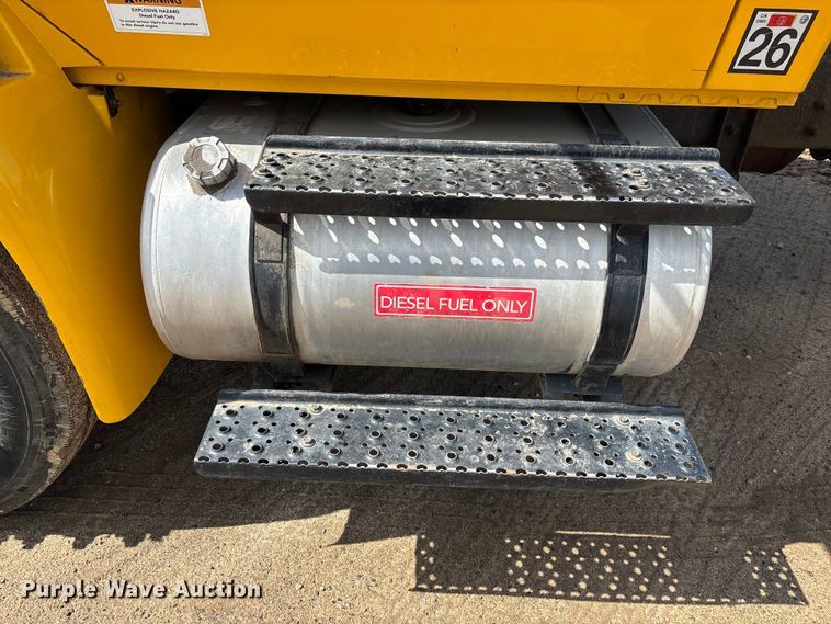 image for item ER7529 2013 International DuraStar 4300 truck cab and chassis