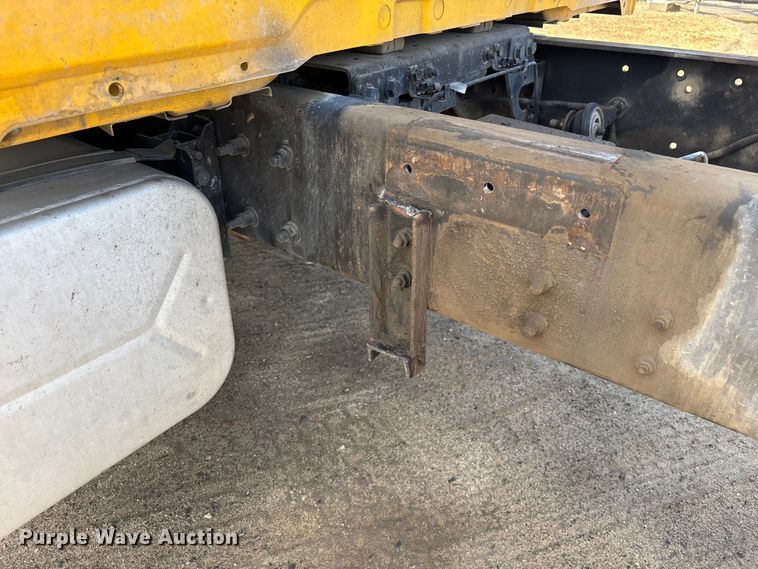 image for item ER7529 2013 International DuraStar 4300 truck cab and chassis