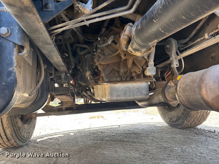 image for item ER7529 2013 International DuraStar 4300 truck cab and chassis