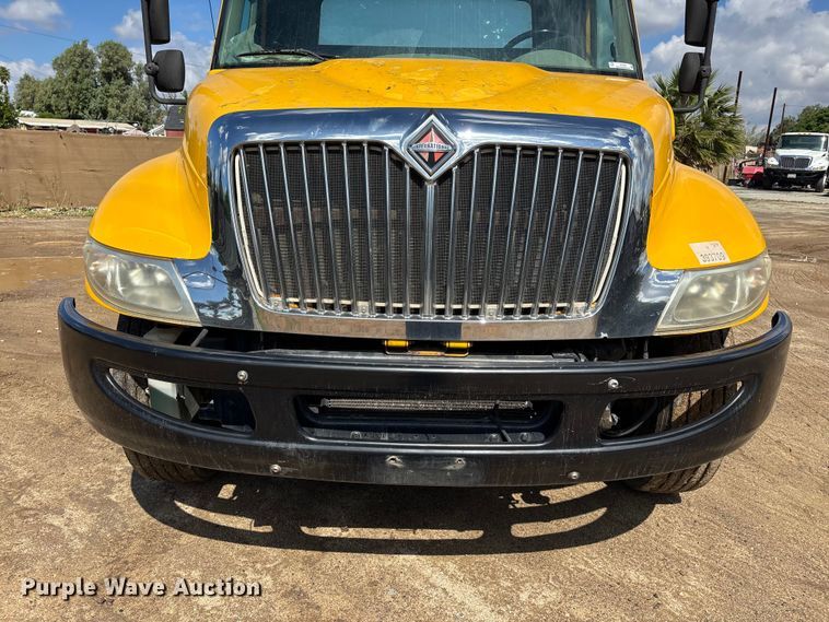 image for item ER7529 2013 International DuraStar 4300 truck cab and chassis