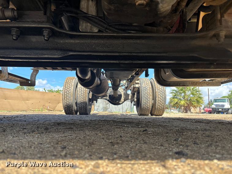 image for item ER7529 2013 International DuraStar 4300 truck cab and chassis