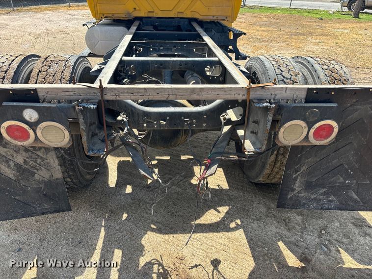 image for item ER7529 2013 International DuraStar 4300 truck cab and chassis