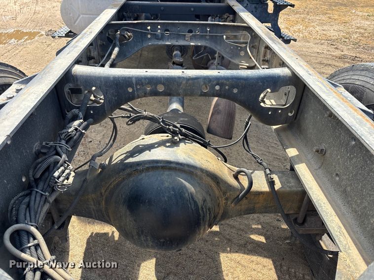 image for item ER7529 2013 International DuraStar 4300 truck cab and chassis