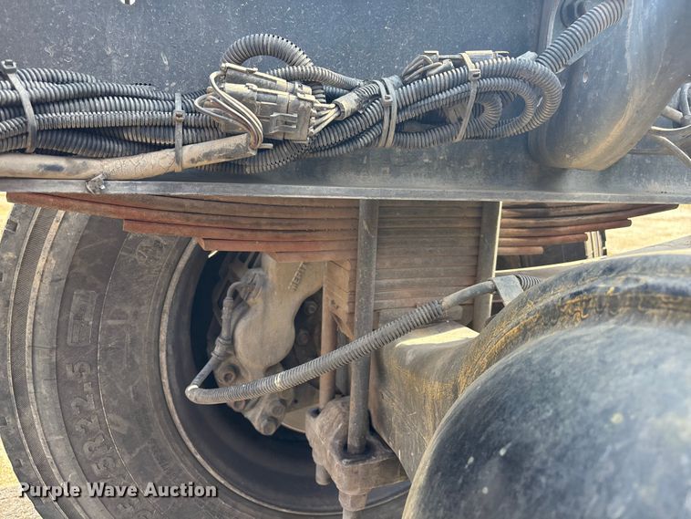 image for item ER7529 2013 International DuraStar 4300 truck cab and chassis