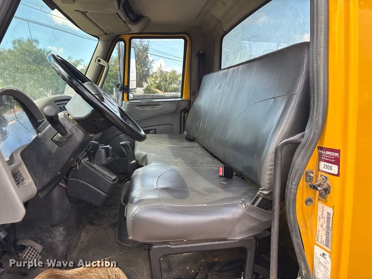 image for item ER7529 2013 International DuraStar 4300 truck cab and chassis