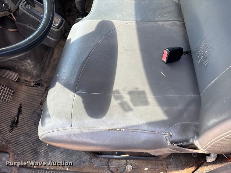 image for item ER7529 2013 International DuraStar 4300 truck cab and chassis