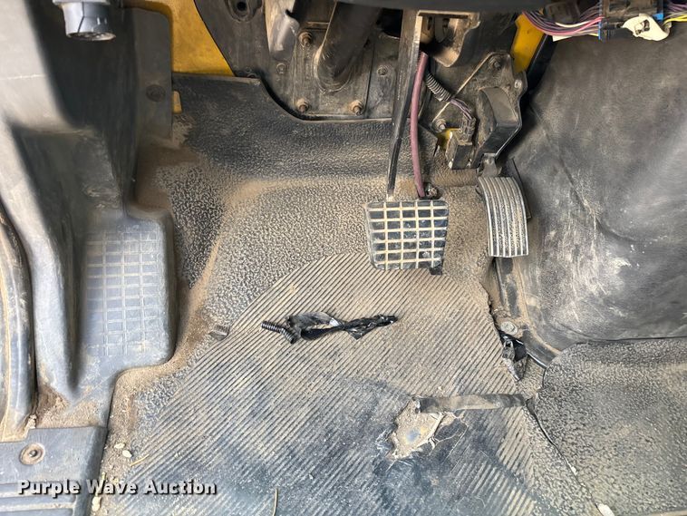 image for item ER7529 2013 International DuraStar 4300 truck cab and chassis