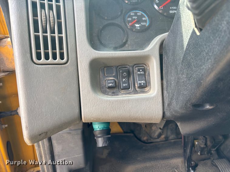 image for item ER7529 2013 International DuraStar 4300 truck cab and chassis