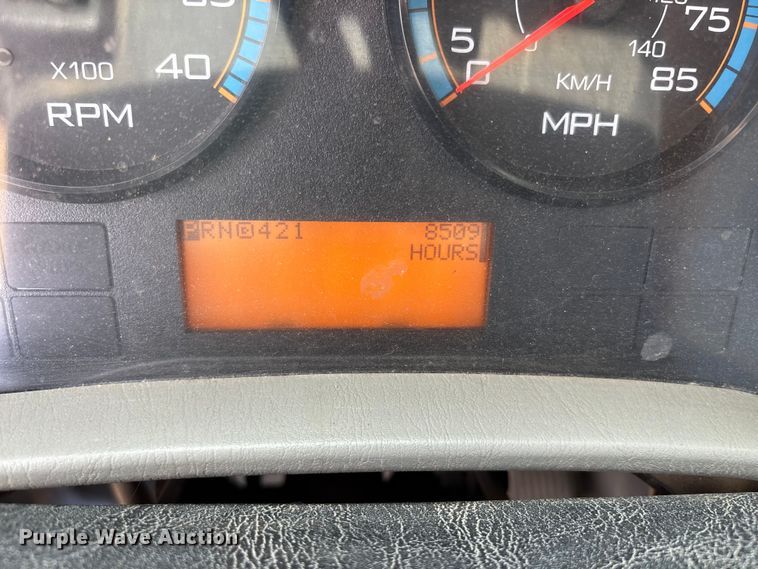 image for item ER7529 2013 International DuraStar 4300 truck cab and chassis