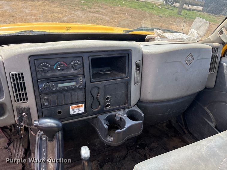 image for item ER7529 2013 International DuraStar 4300 truck cab and chassis