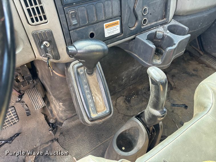 image for item ER7529 2013 International DuraStar 4300 truck cab and chassis