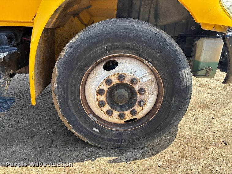 image for item ER7529 2013 International DuraStar 4300 truck cab and chassis