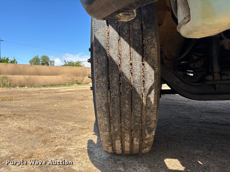 image for item ER7529 2013 International DuraStar 4300 truck cab and chassis