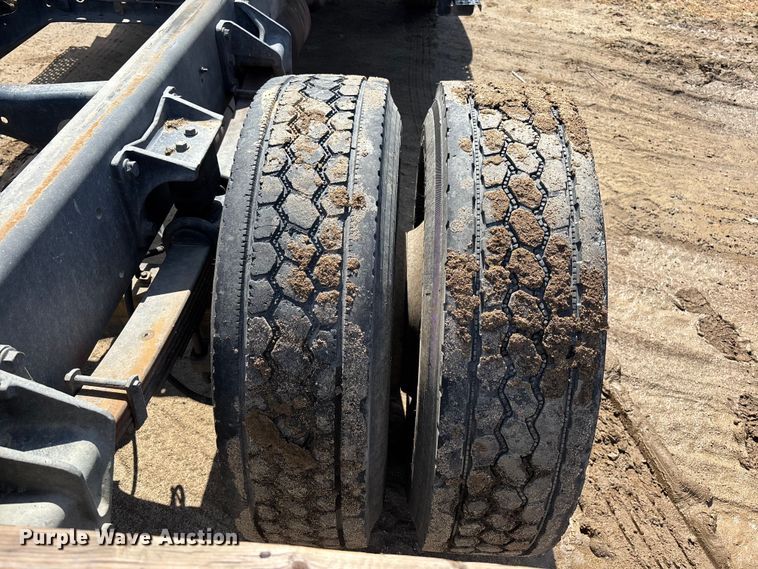 image for item ER7529 2013 International DuraStar 4300 truck cab and chassis