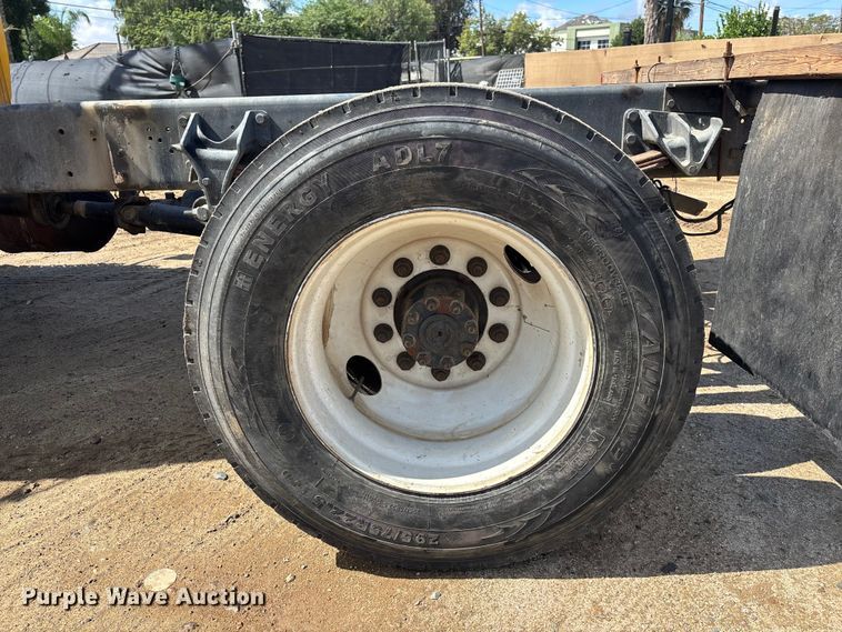 image for item ER7529 2013 International DuraStar 4300 truck cab and chassis