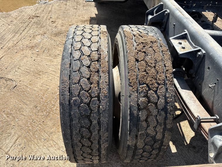 image for item ER7529 2013 International DuraStar 4300 truck cab and chassis