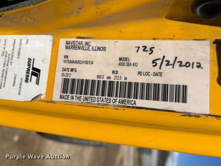 image for item ER7529 2013 International DuraStar 4300 truck cab and chassis