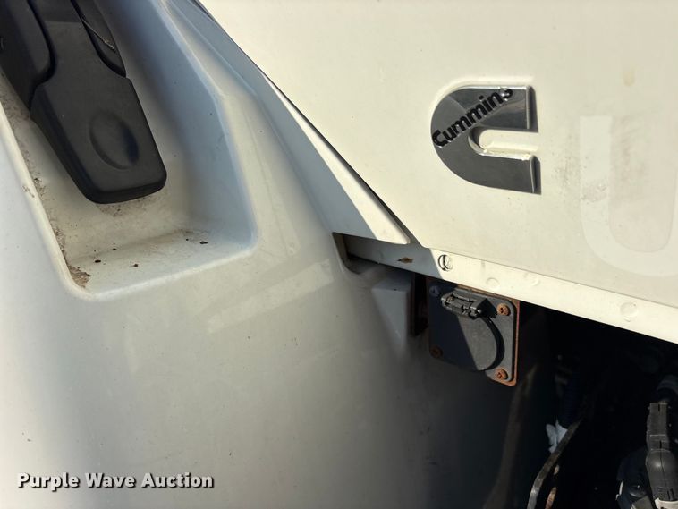 image for item ES8731 2019 International Durastar 4300 box truck