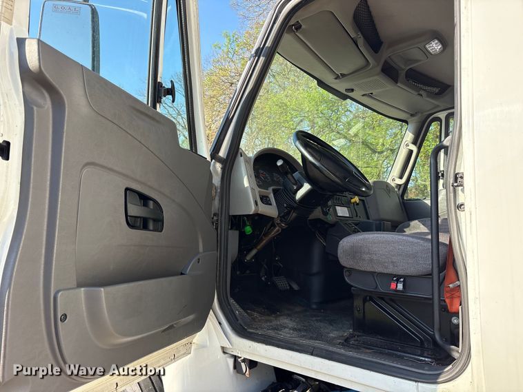 image for item ES8731 2019 International Durastar 4300 box truck