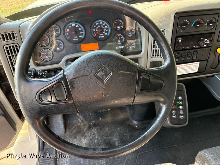 image for item ES8731 2019 International Durastar 4300 box truck