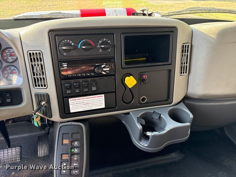 image for item ES8731 2019 International Durastar 4300 box truck