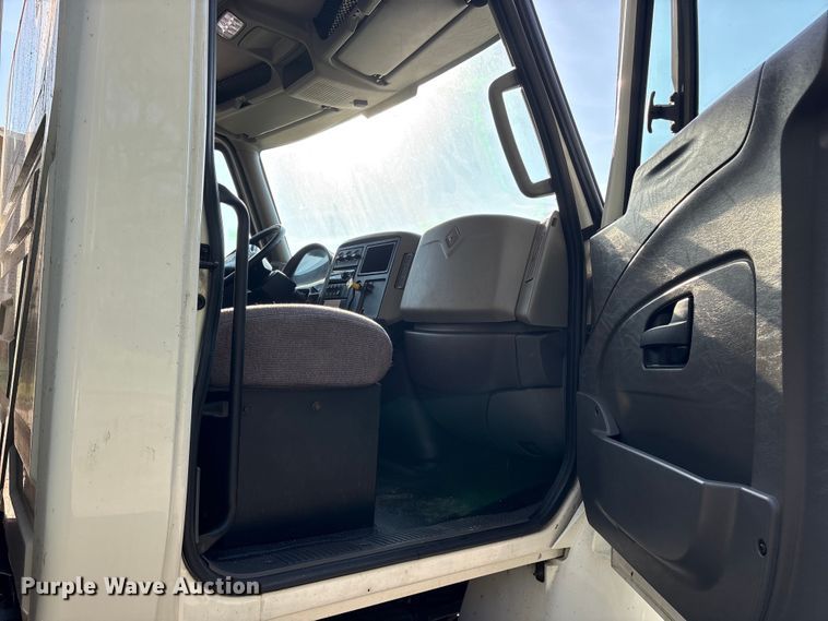 image for item ES8731 2019 International Durastar 4300 box truck