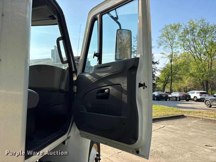image for item ES8731 2019 International Durastar 4300 box truck