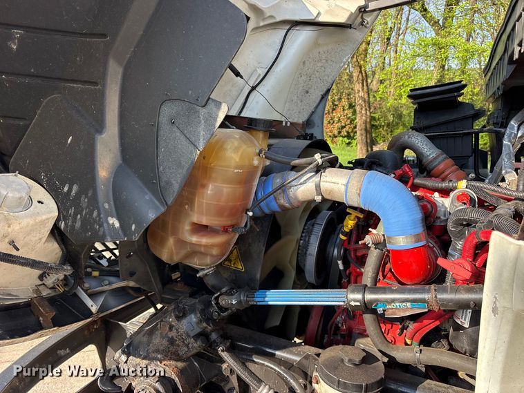 image for item ES8731 2019 International Durastar 4300 box truck