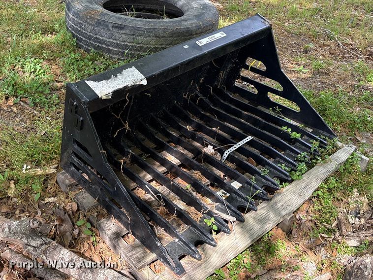 image for item ES8747 Blue Diamond 108305-25 compact utility loader rock bucket