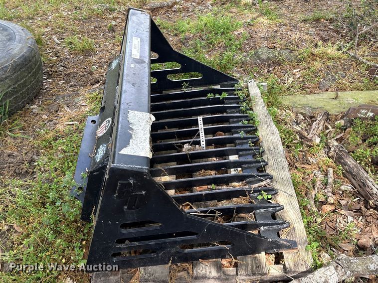 image for item ES8747 Blue Diamond 108305-25 compact utility loader rock bucket