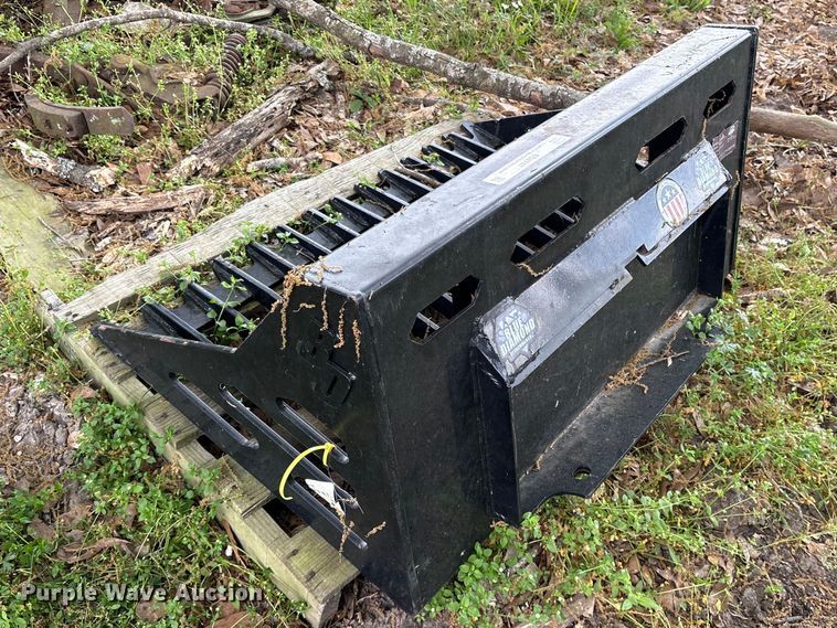 image for item ES8747 Blue Diamond 108305-25 compact utility loader rock bucket