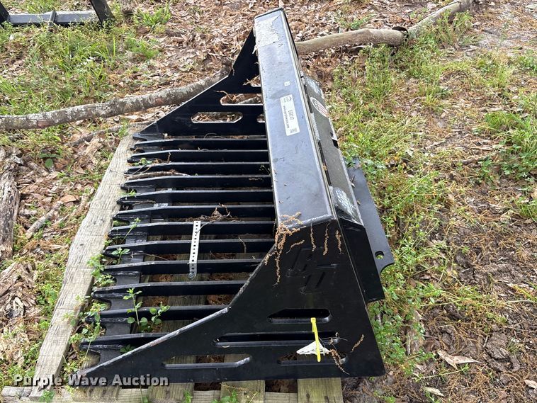 image for item ES8747 Blue Diamond 108305-25 compact utility loader rock bucket