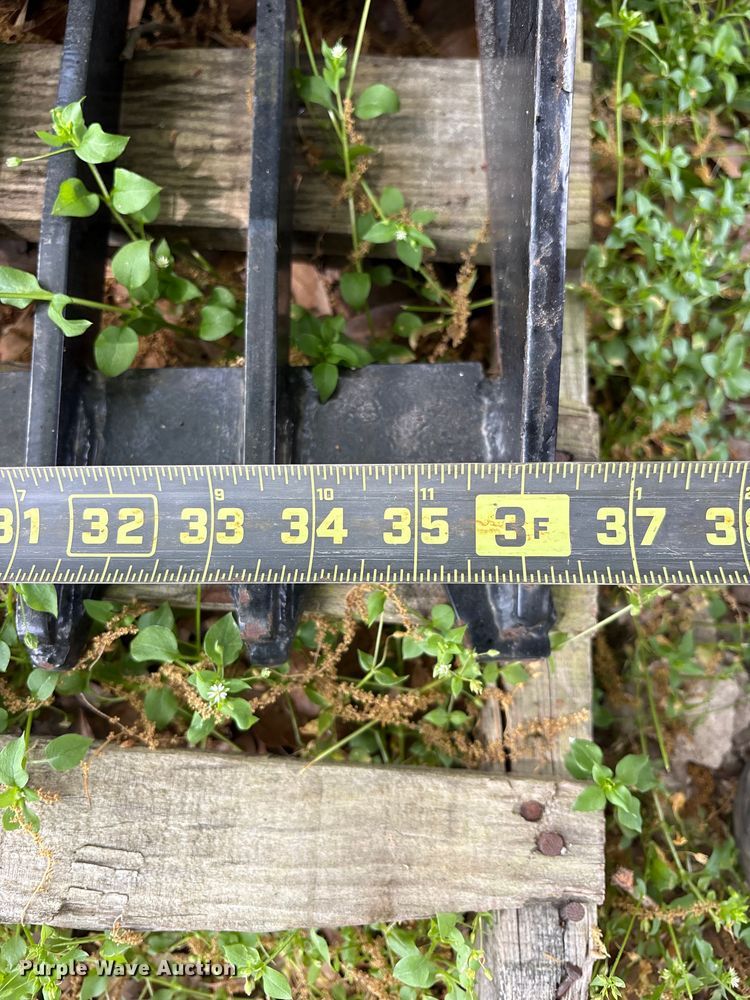 image for item ES8747 Blue Diamond 108305-25 compact utility loader rock bucket