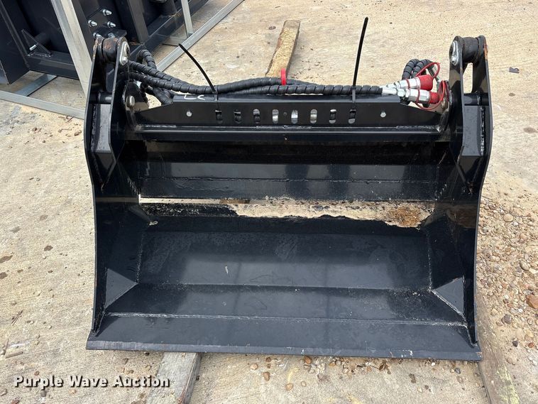 image for item ES8788 2025 Future FT-XKH39F compact utility loader 4-in-1 bucket