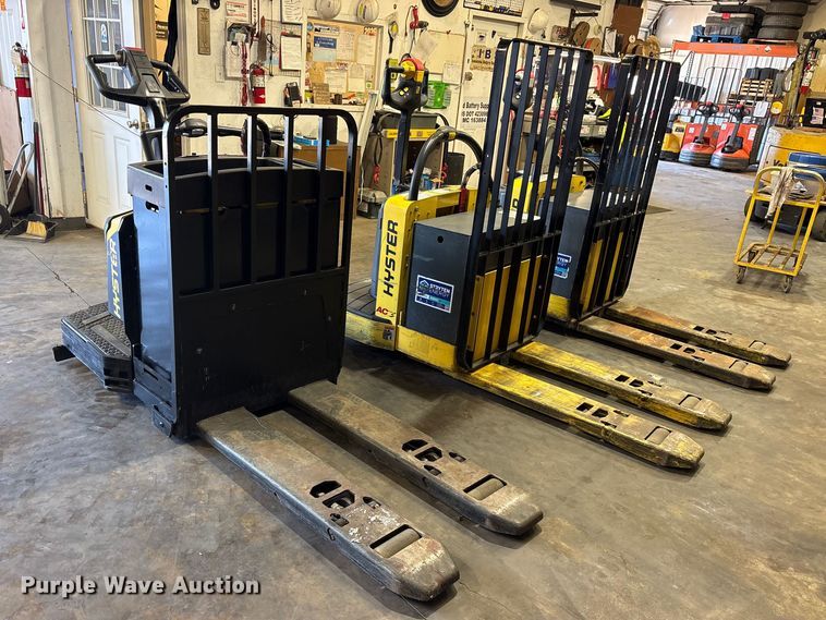image for item ES8864 (3) Hyster pallet jacks