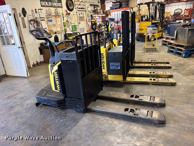 image for item ES8864 (3) Hyster pallet jacks