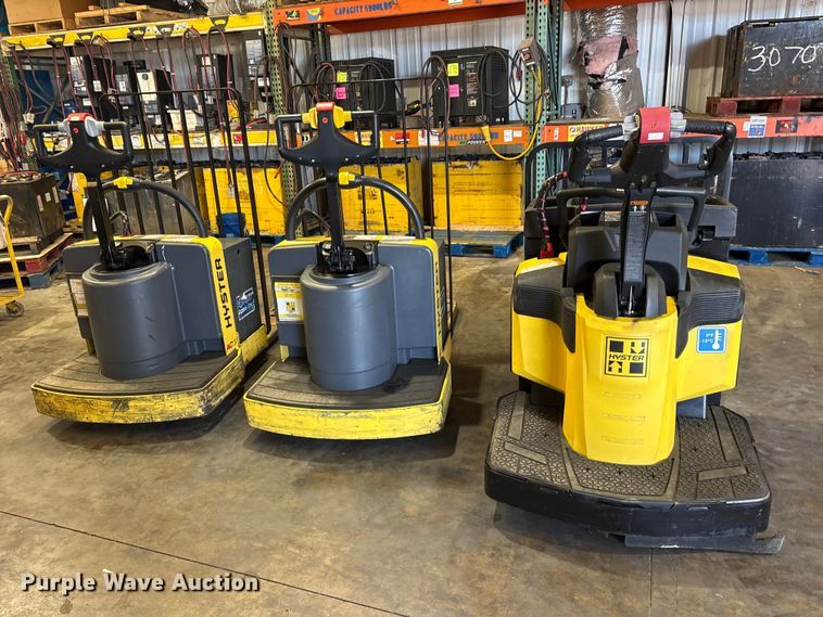 image for item ES8864 (3) Hyster pallet jacks