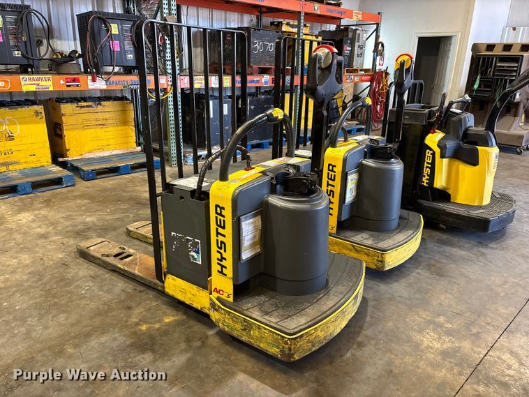 image for item ES8864 (3) Hyster pallet jacks