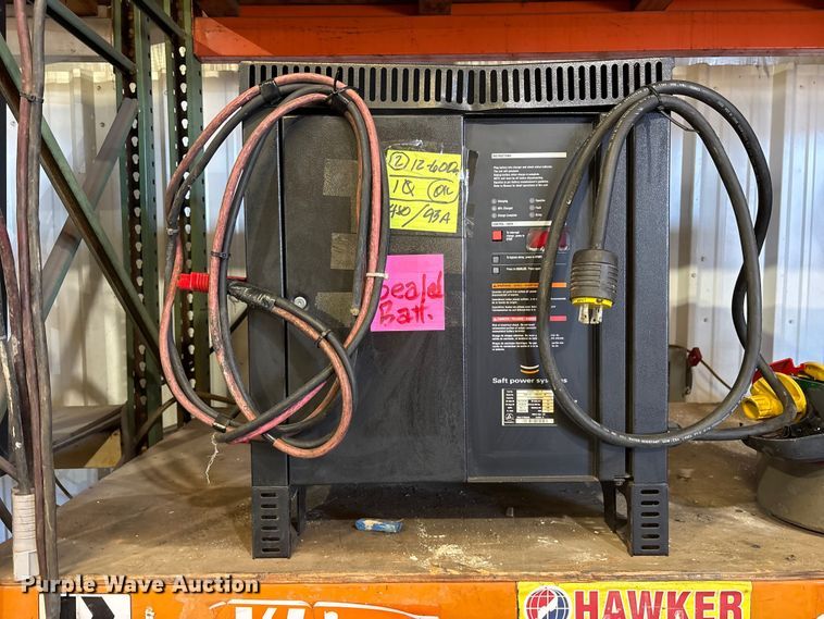 image for item ES8864 (3) Hyster pallet jacks