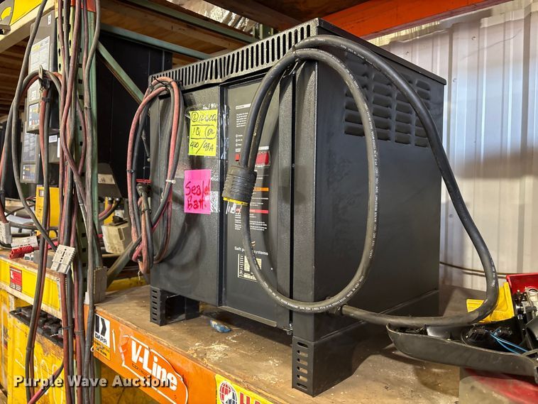 image for item ES8864 (3) Hyster pallet jacks